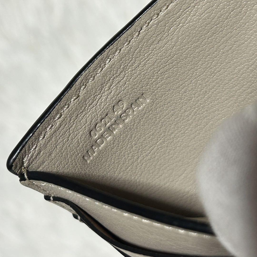 【美品】LOEWE ロエベ スリムジップ バイフォールド 二つ折り財布