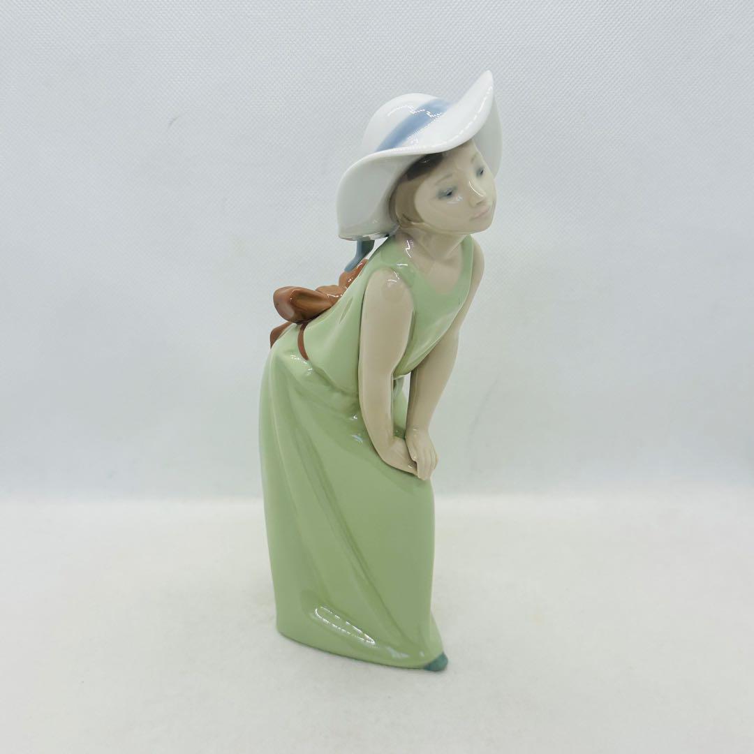 LLADRO リヤドロ 鏡の前で 若草色の少女 リヤドロ 鏡の前で/若草色の少女 フィギュリン - メルカリ