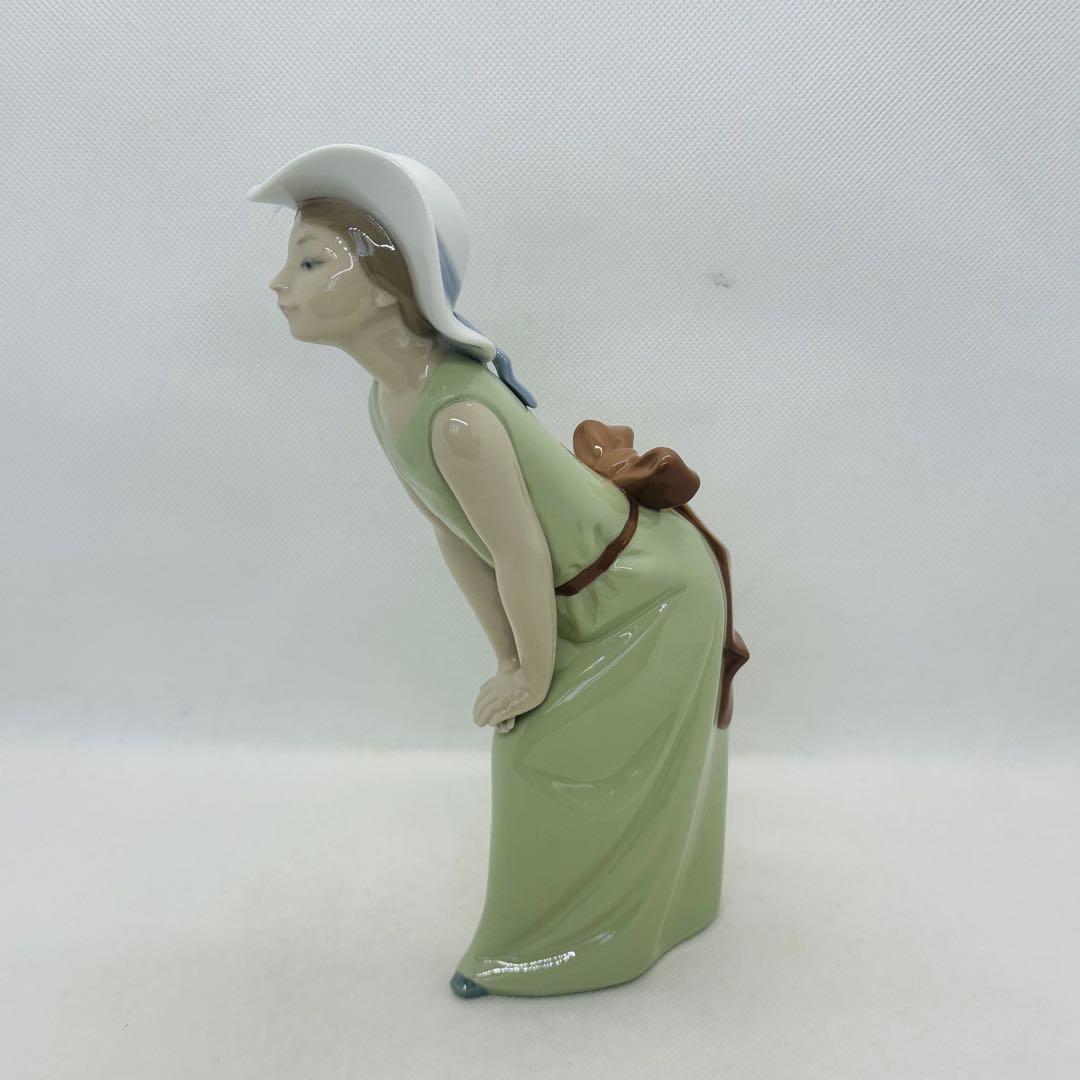 LLADRO リヤドロ 鏡の前で 若草色の少女 リヤドロ 鏡の前で/若草色の少女 フィギュリン - メルカリ