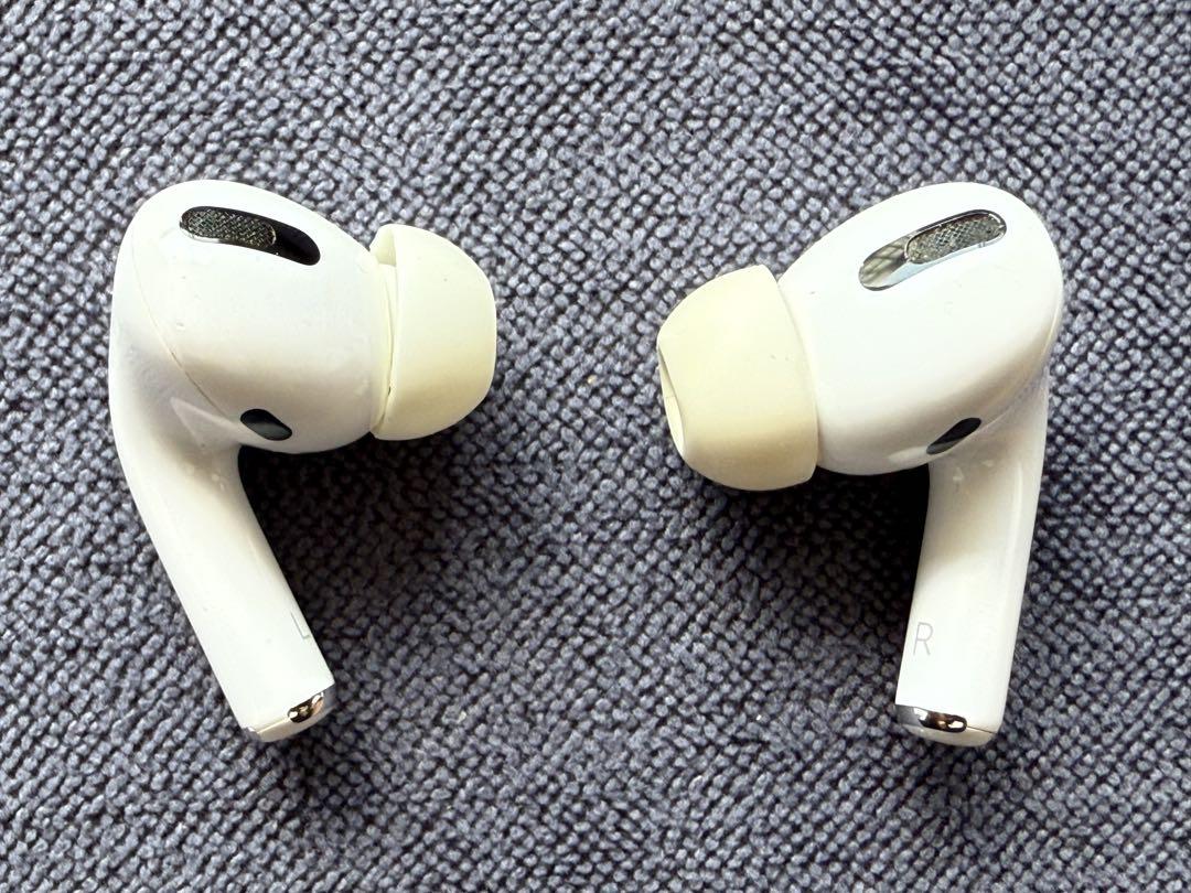 AirPods Pro 第1世代 ジャンク品 右耳不良 左耳＆ケース動作品