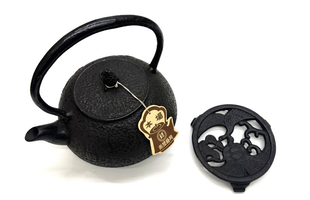 【新品未使用】南部鉄器 茶釜 鉄瓶台付 南部名工岩鋳造 14型双馬肌 【新品未使用】南部鉄器 茶釜 鉄瓶台付 南部名工岩鋳造 14型双馬肌