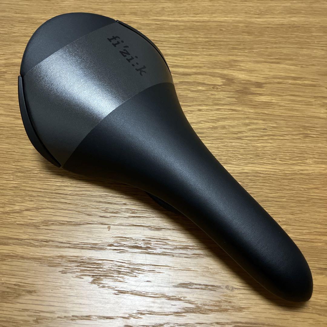 フィジーク　サドル