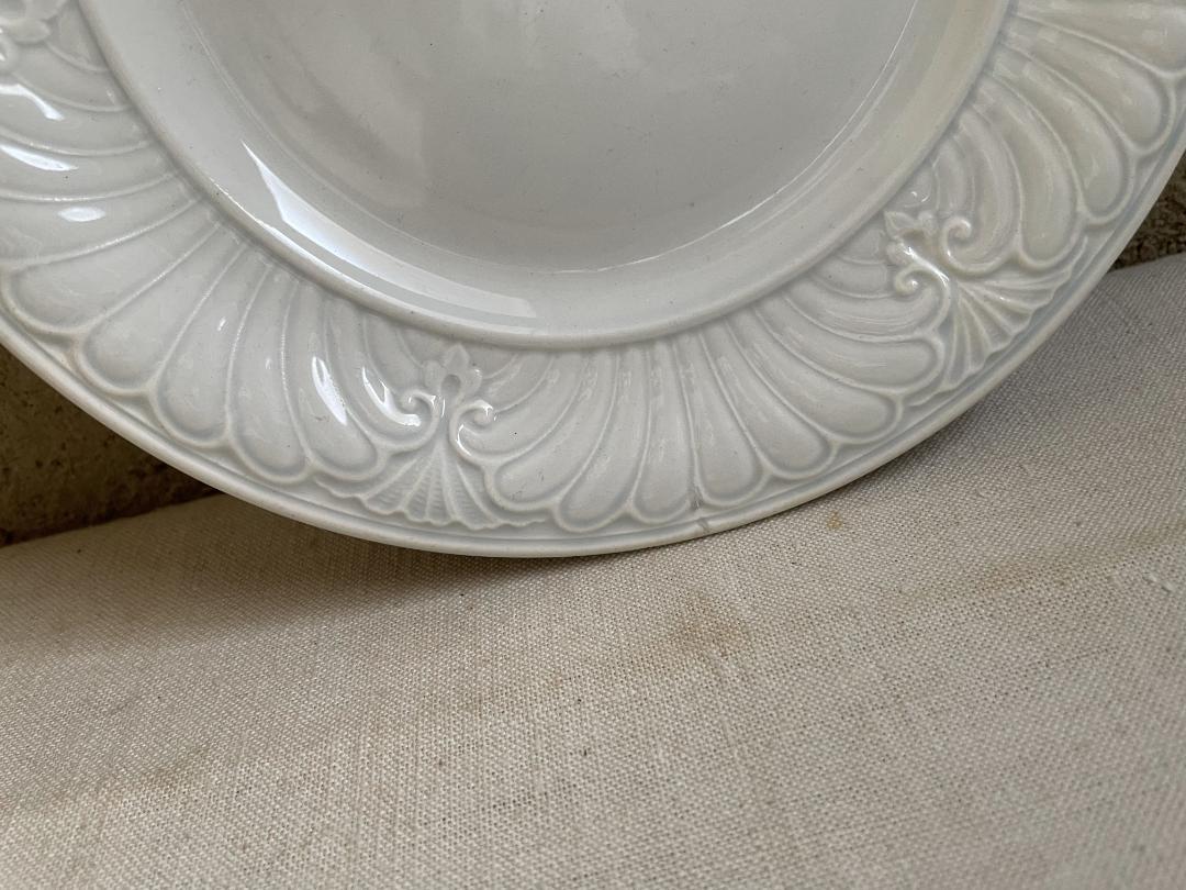 クレイユモントロー レリーフ平皿 21cm N-587/フランスアンティーク