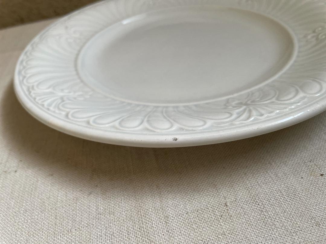 クレイユモントロー レリーフ平皿 21cm N-587/フランスアンティーク