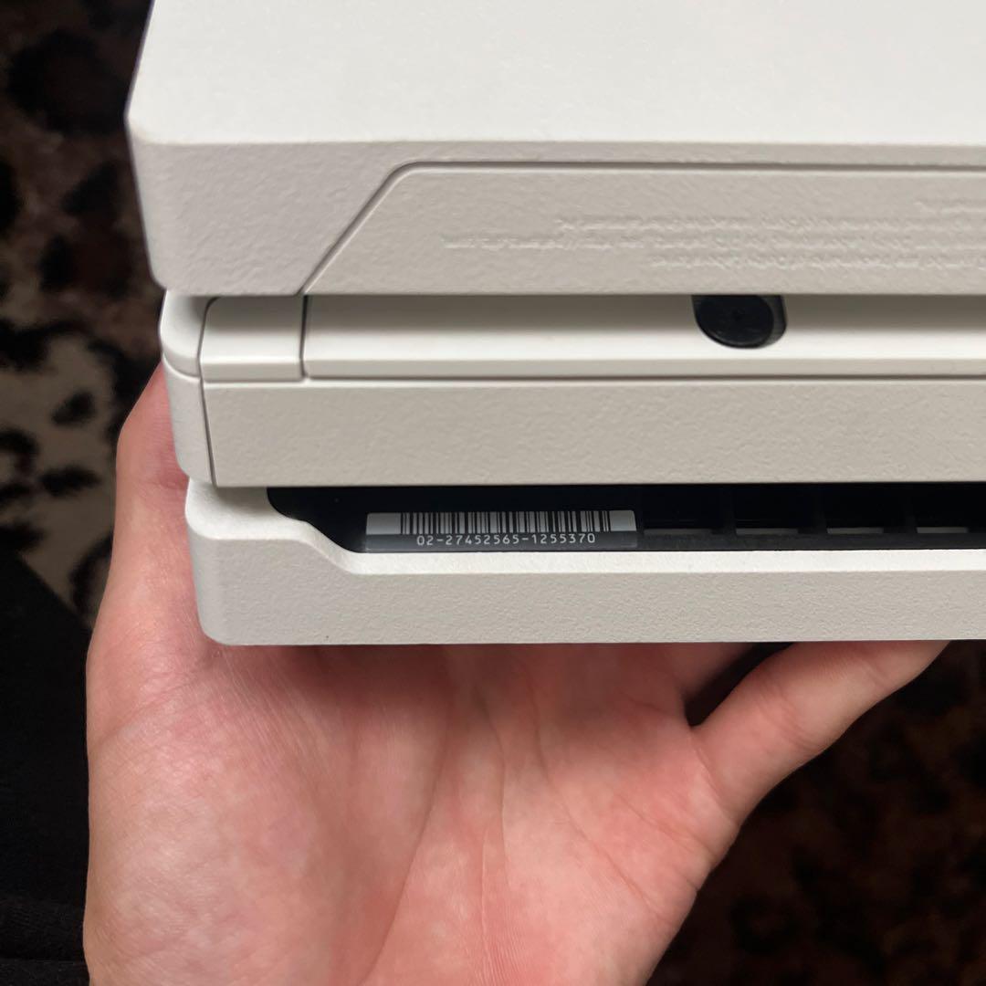 ホワイト PS4 Pro 1TB コントローラー付き目立った傷や汚れなし YUZUMIYA_COM