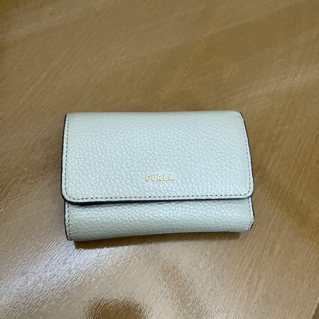 フルラ三つ折り財布