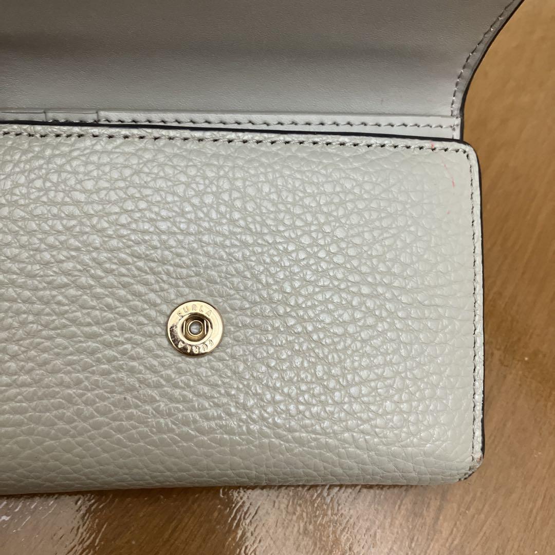 フルラ三つ折り財布