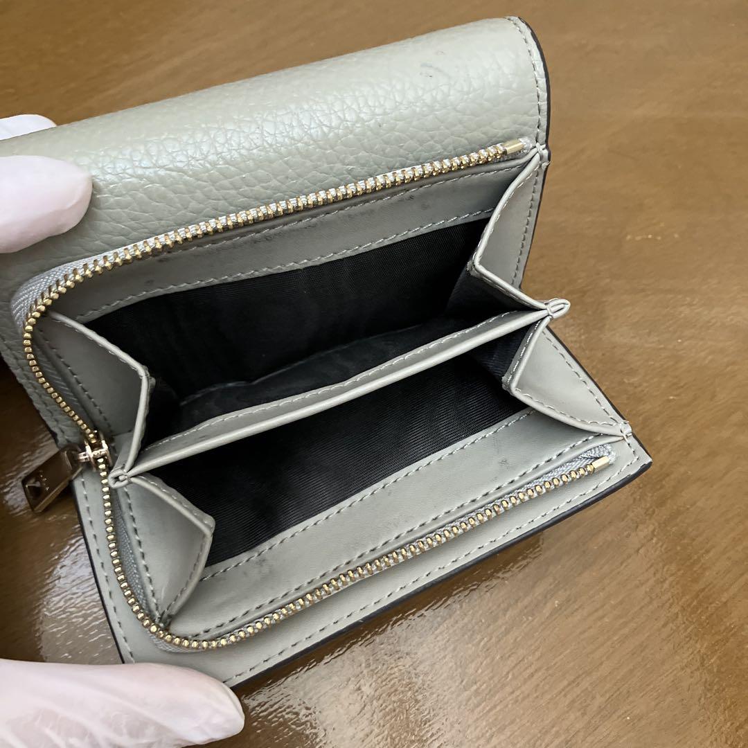 フルラ三つ折り財布