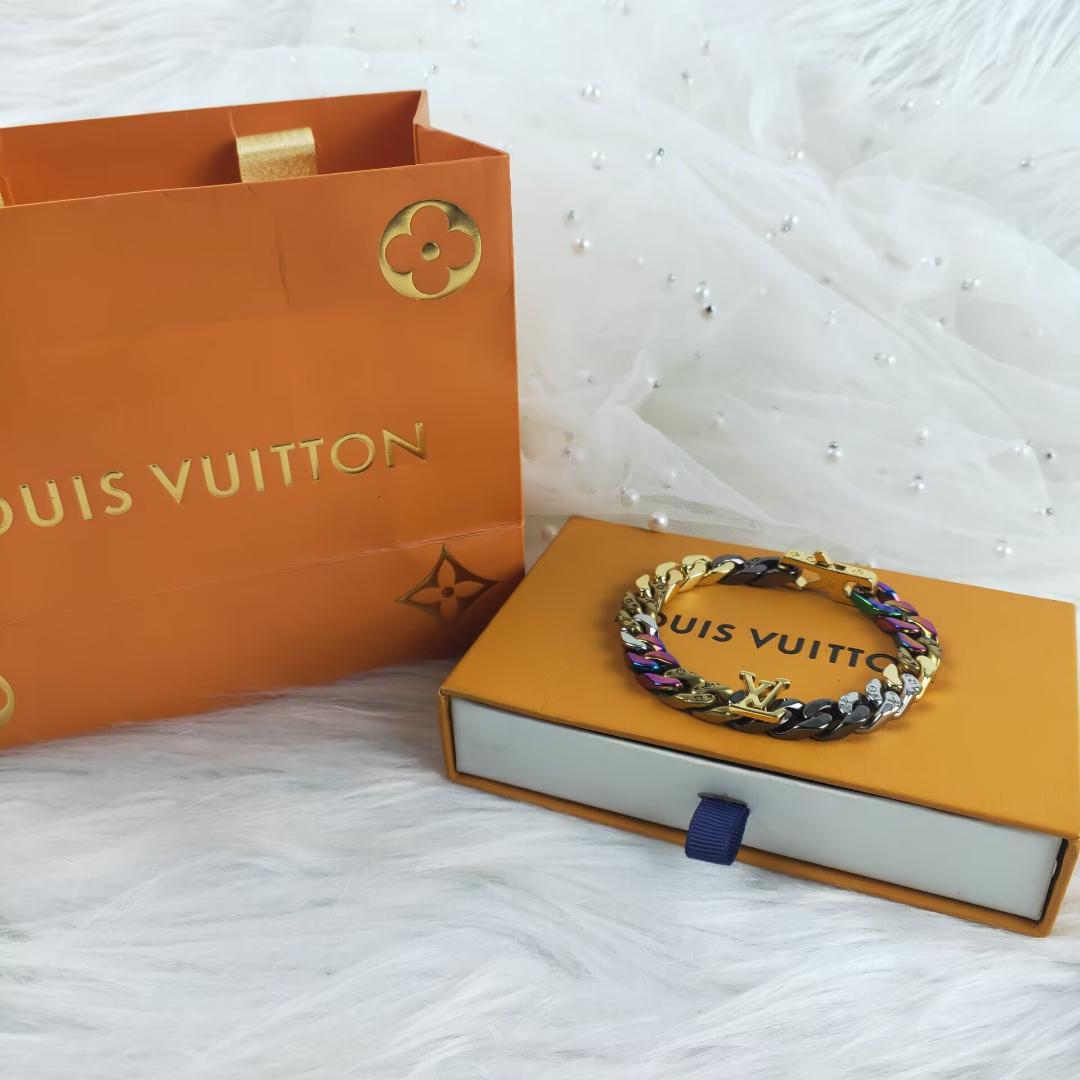 Louis Vuitto【新作】チャーム付き ブレスレット チェーン 人気 LOUIS VUITTON チェーン ブレスレット - メルカリ