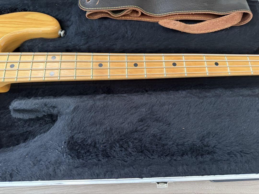 ベース　MUSIC MAN Sting Ray