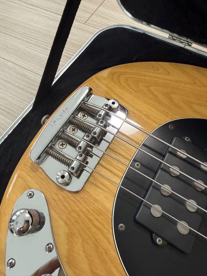 ベース　MUSIC MAN Sting Ray
