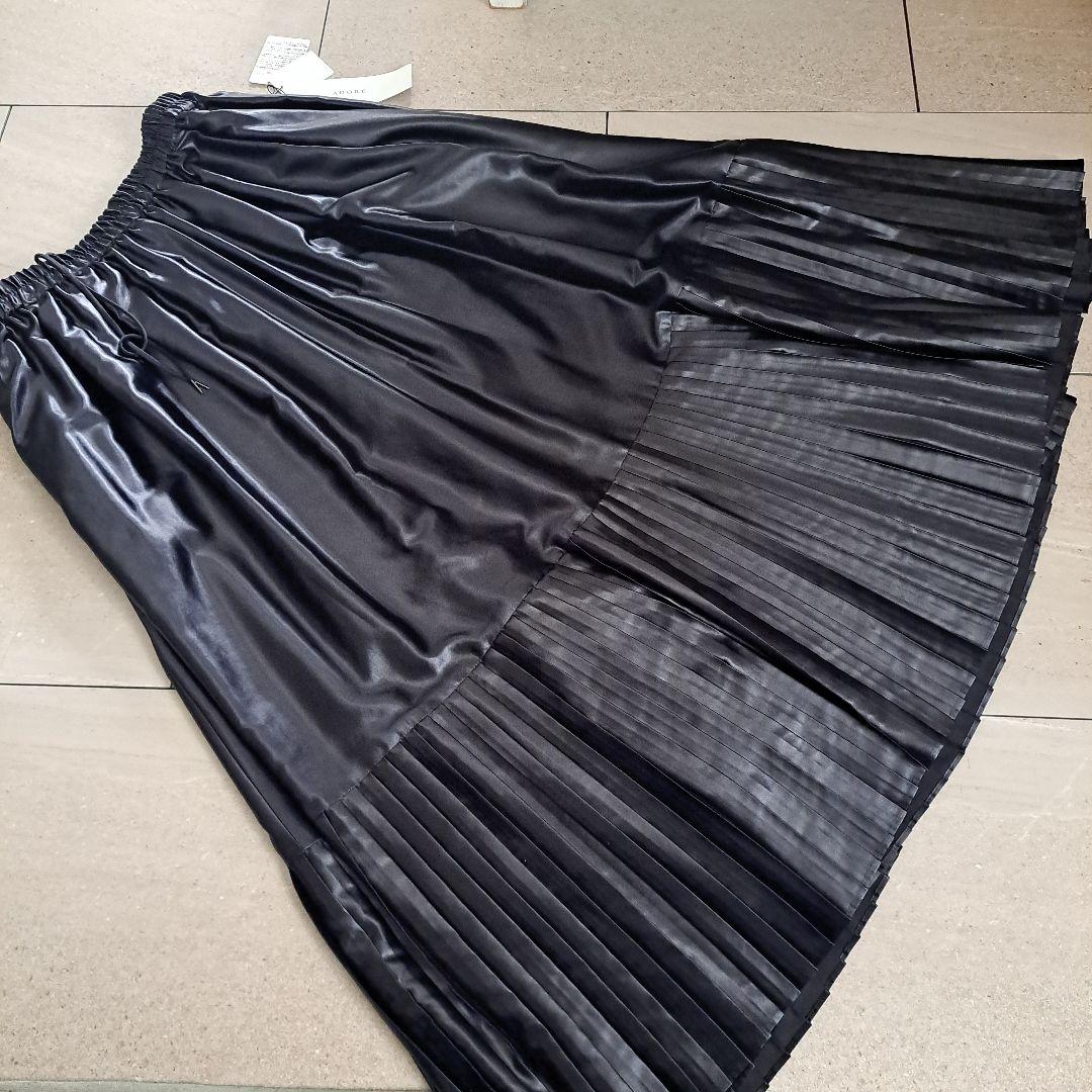 新品タグ付●アドーアADORE●クリアサテンスカート46200円●ブラック