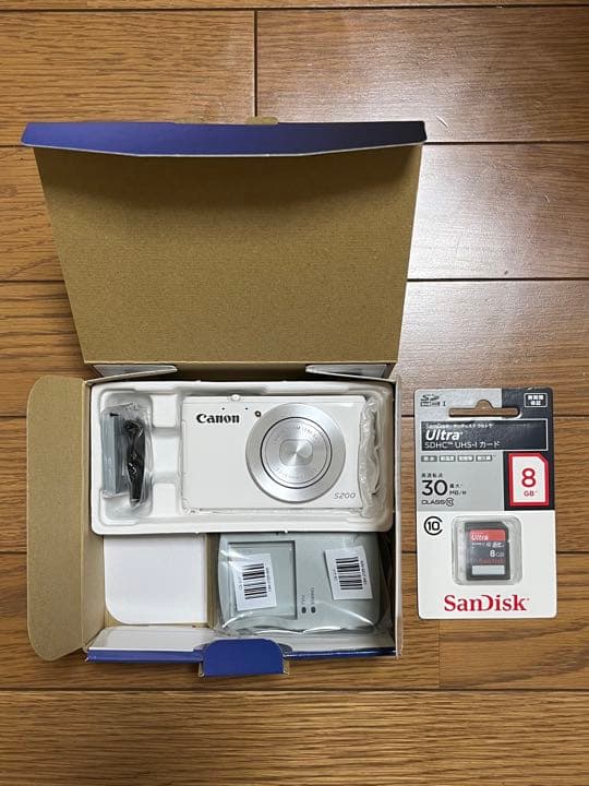 未使用】CanonデジタルカメラPowerShot S200(ホワイト) CANON