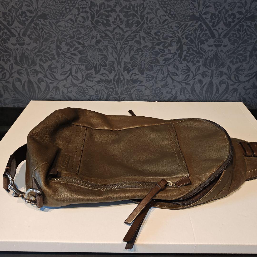 【COACH】ボディバッグ(カーキ)【中古】