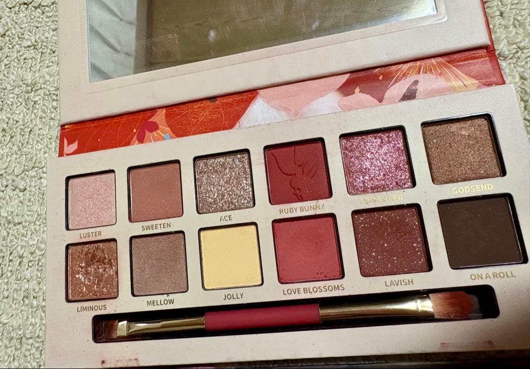 DIARY アイシャドウパレット