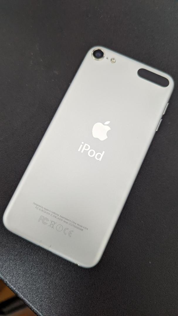 高評価 iPod シルバー カバー フィルム 充電器付 YZKM1-m97163729431 Touch 第6世代 64GB 限定品好評