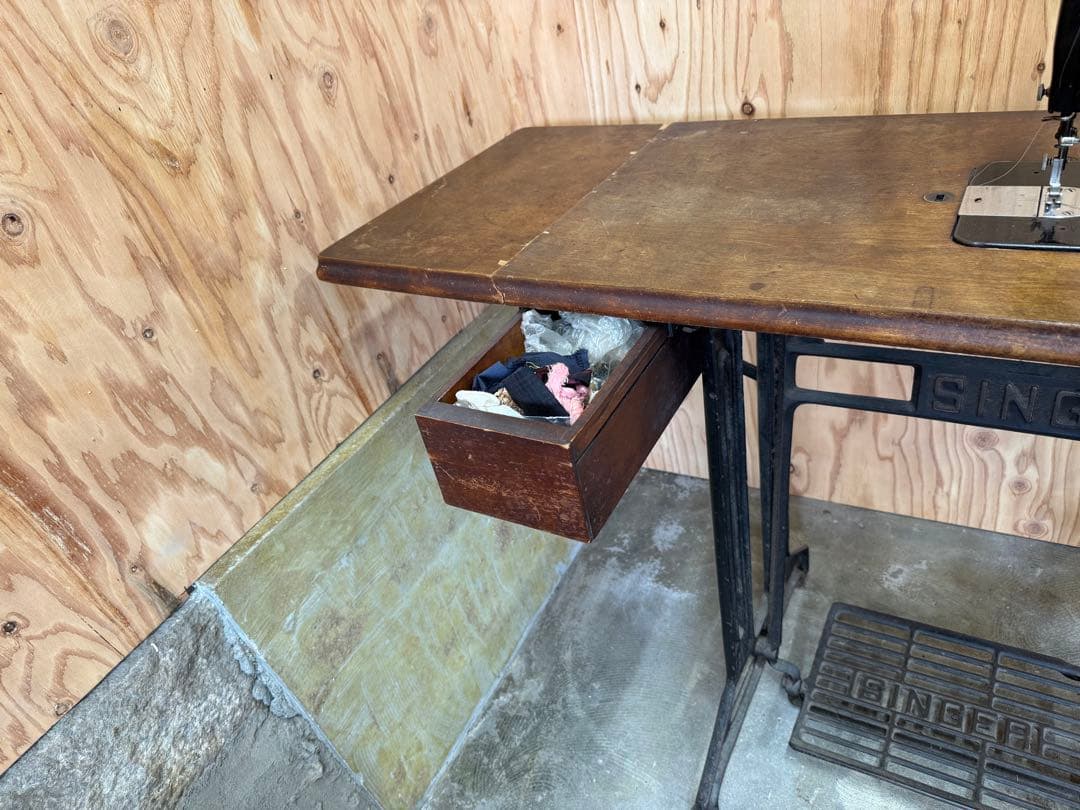 SINGER 足踏みミシン 鉄製フレーム 引き出し付き