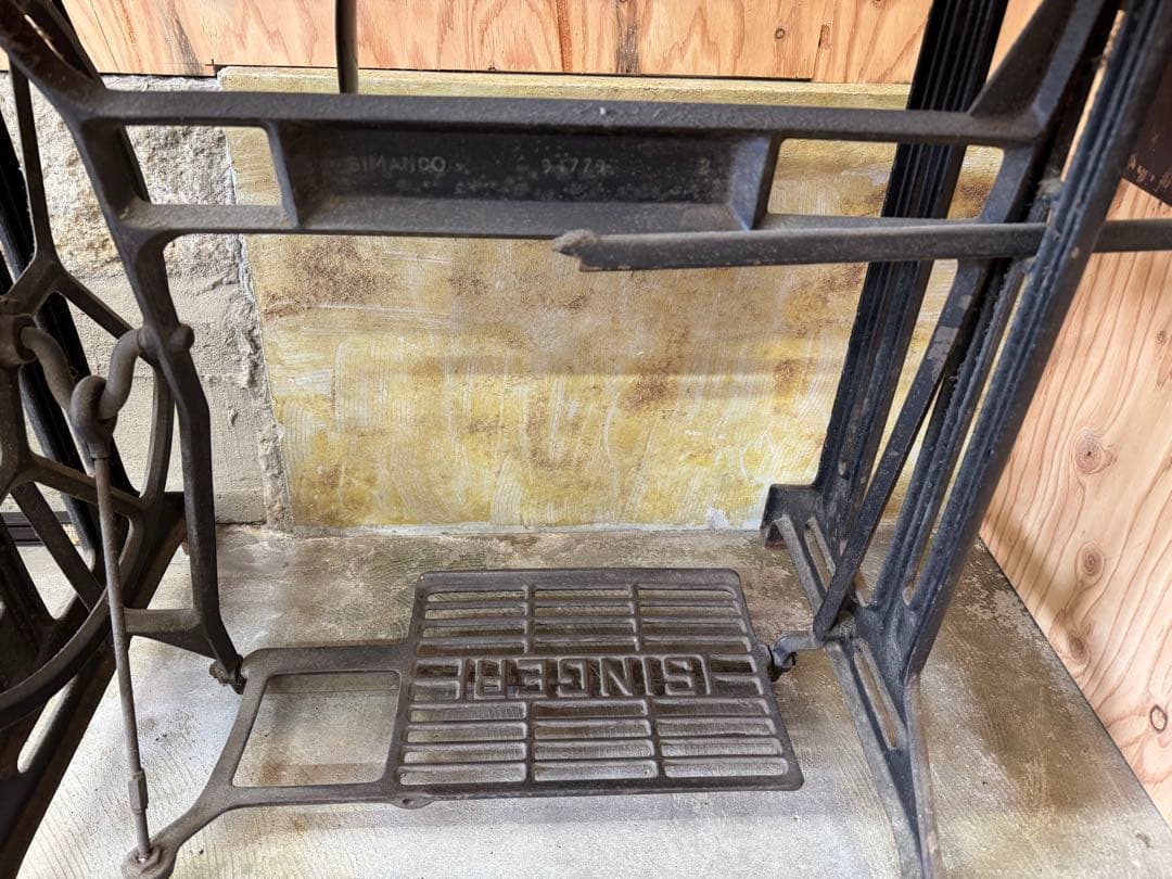 SINGER 足踏みミシン 鉄製フレーム 引き出し付き