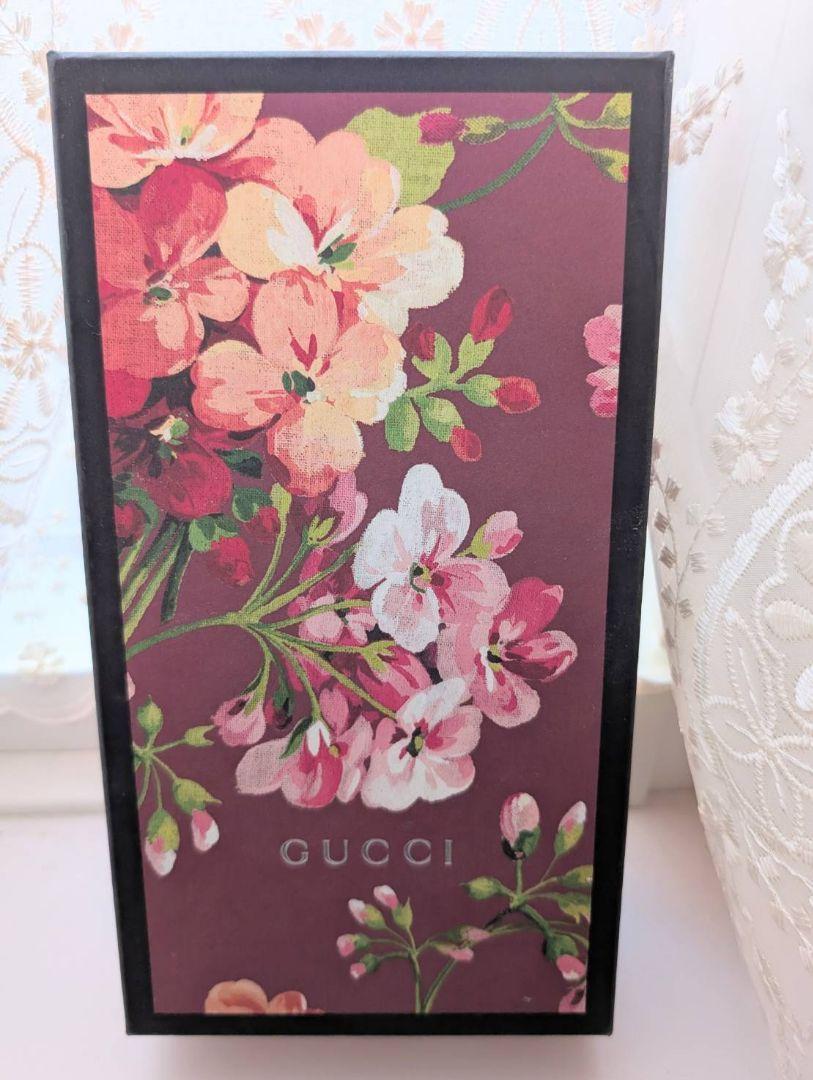 GUCCI フラワープリント 長財布
