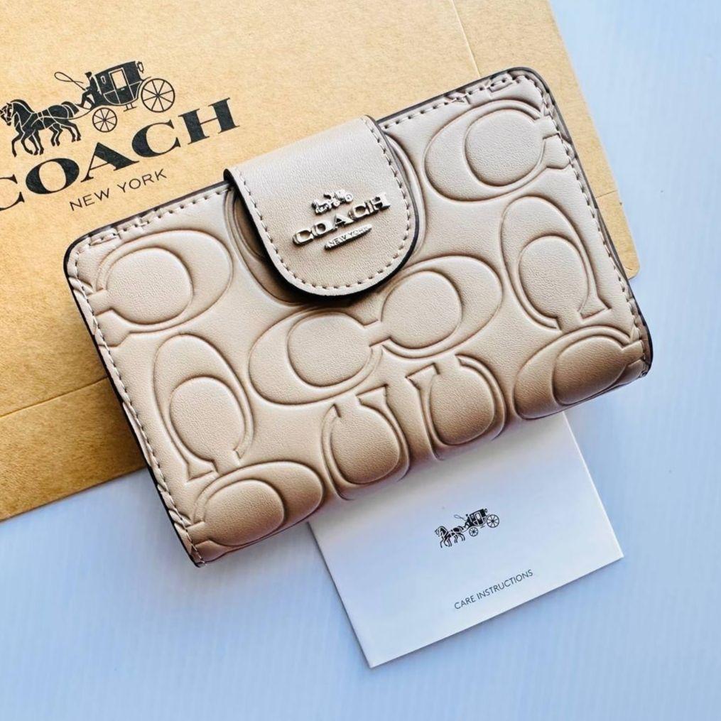 【新品】COACH コーチ 二つ折り財布 シグネチャー キャメルベージュ