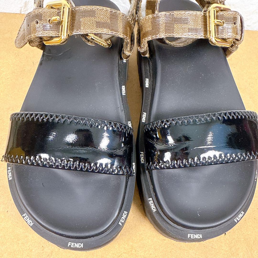 FENDI ・ グロッシーブラック ネオプレーンサンダル ズッカ柄 フェンディ FENDI グロッシーブラック ネオプレーンサンダル