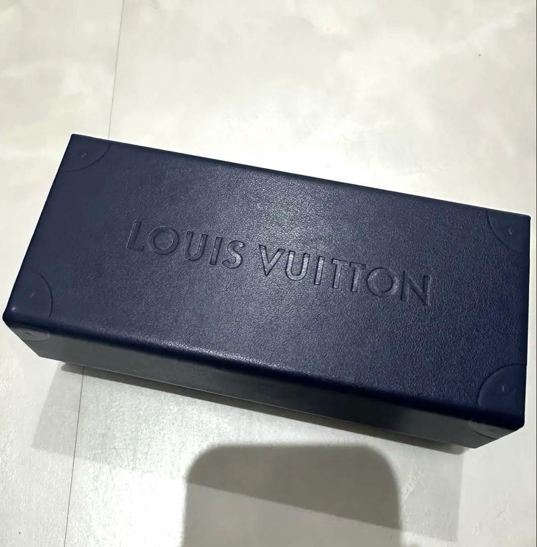 入荷nowオンラインストア VUITTON 新品】LOUIS サングラスケース メルカリ - 小物