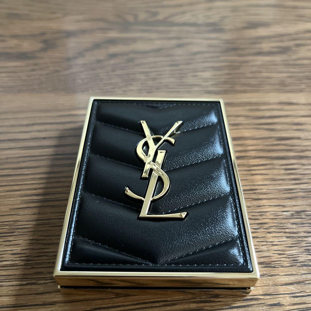 Yves Saint Laurent クチュールミニクラッチ500