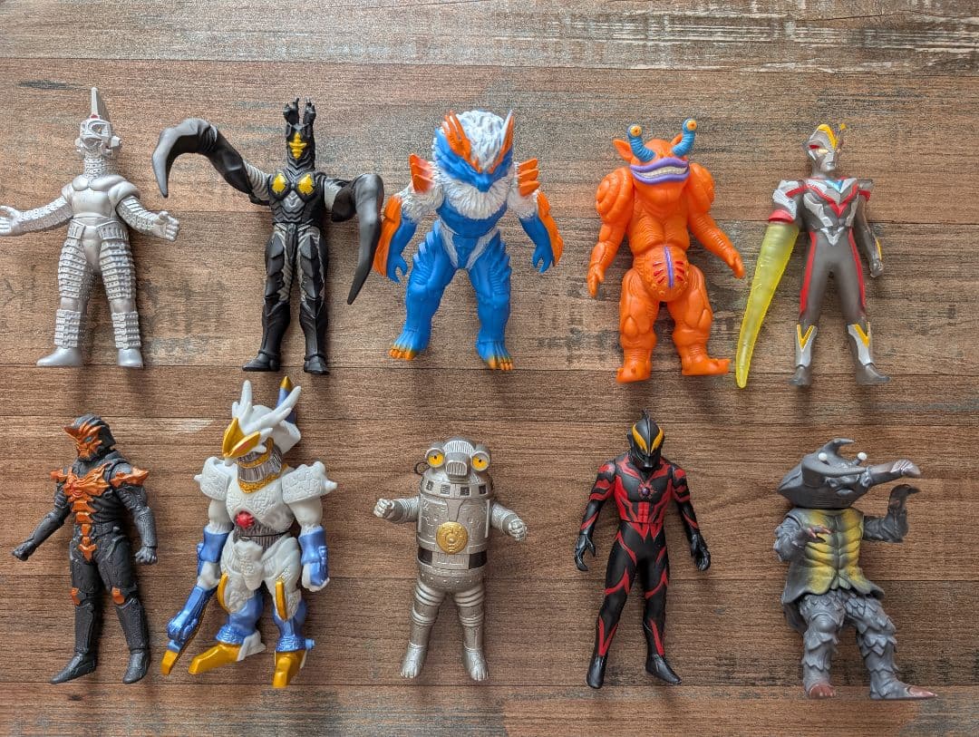 40体と怪獣32体傷や汚れあり