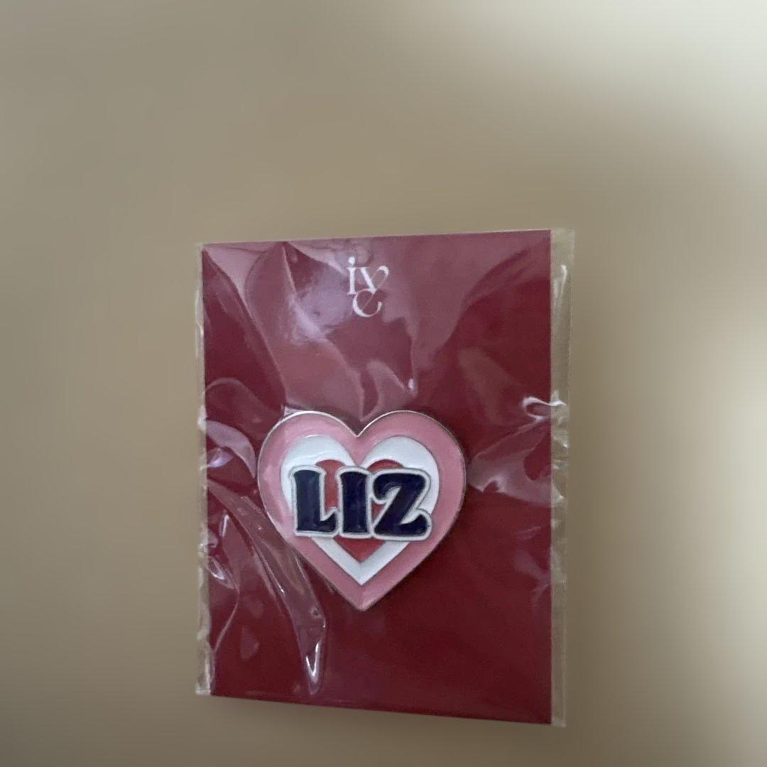 IVE JAPAN 限定 LIZ ピンバッジ - メルカリ