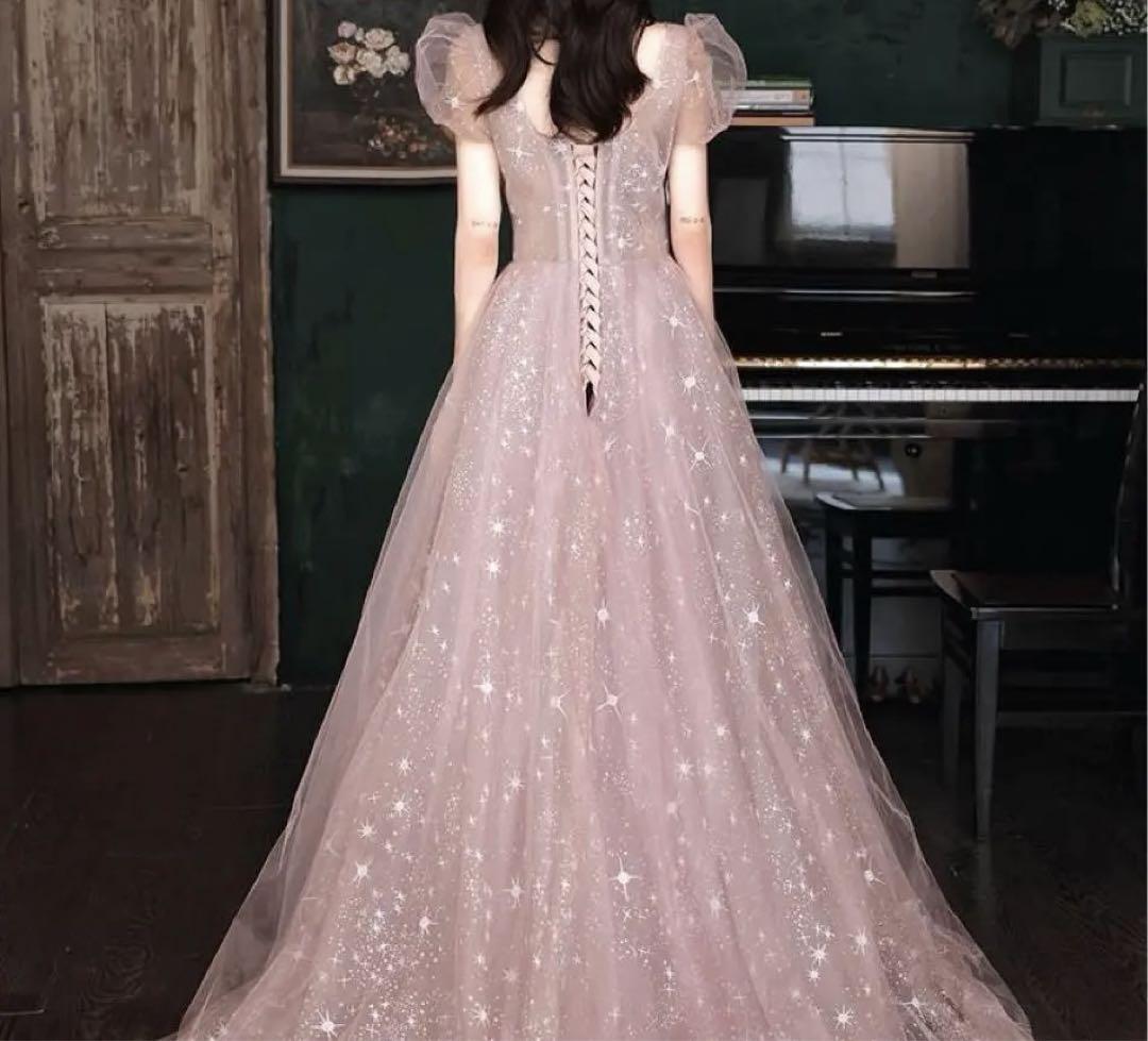 オシャレで女性らしいデザイン パフスリーブイブニングドレス