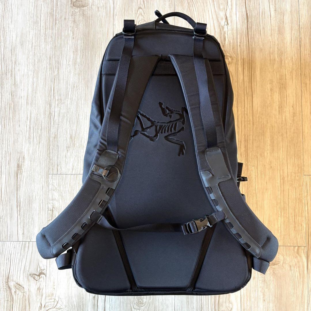 【カラマーゾフ】 Arc'teryx アークテリクス アロー22 BK