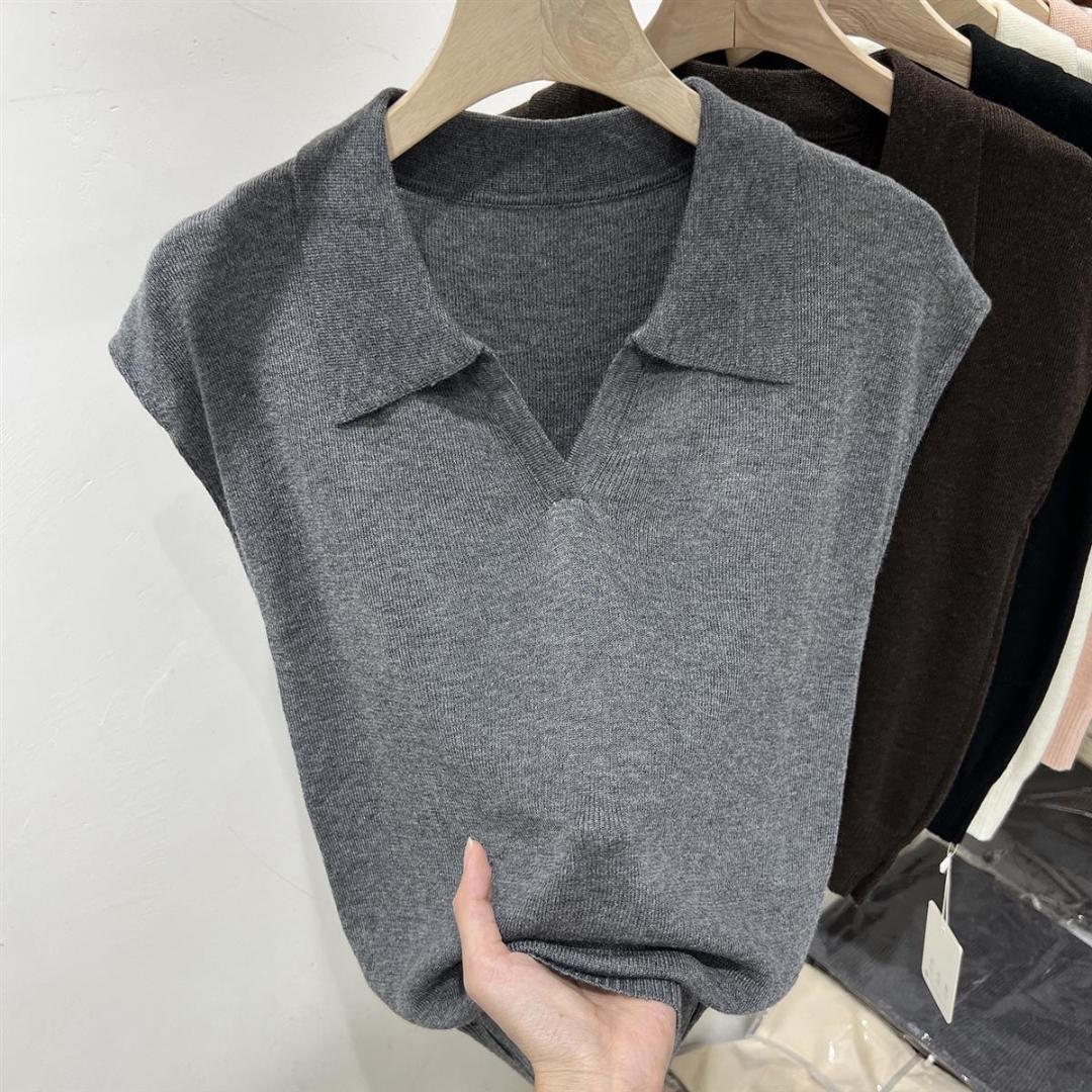 グレー ポロカラー ノースリーブニットベスト