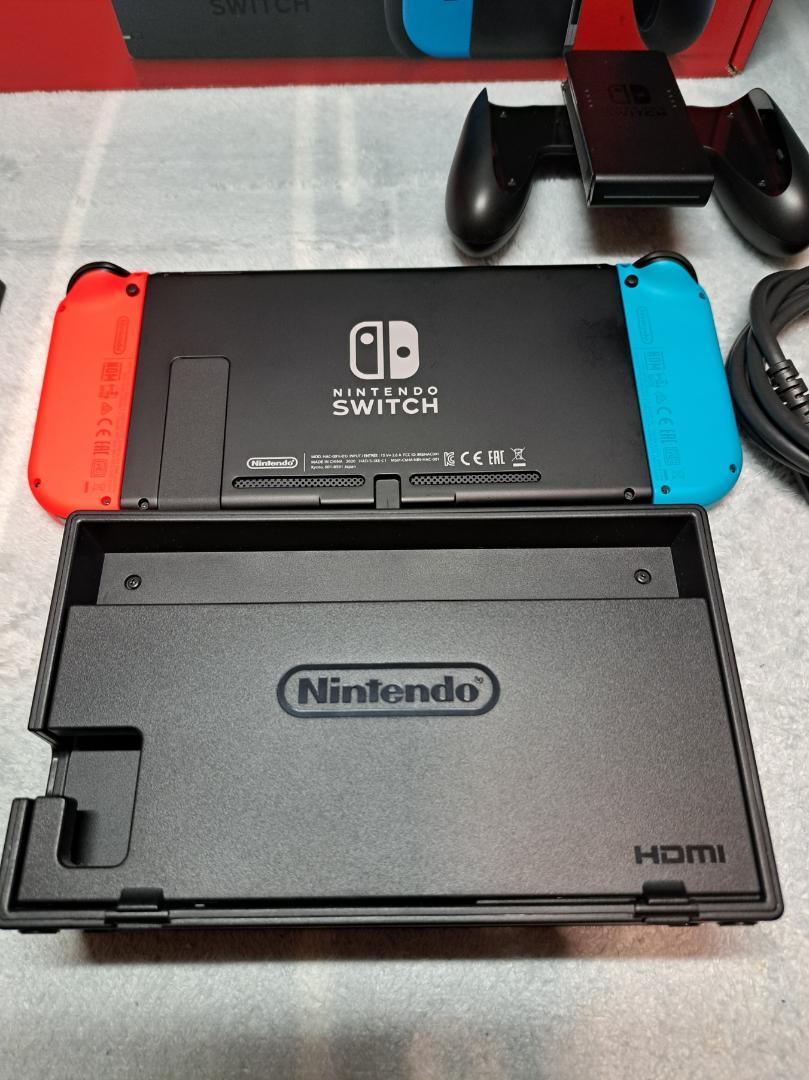 Nintendo Switch ネオンブルー/ネオンレッド