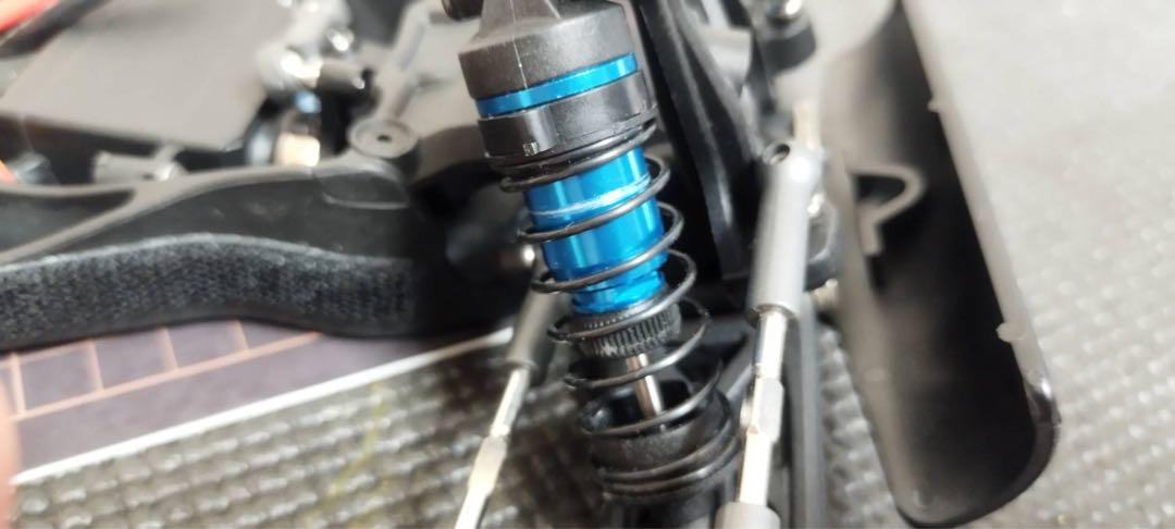 アソシエイテッドRB10RTR 2WDバギー・レッド