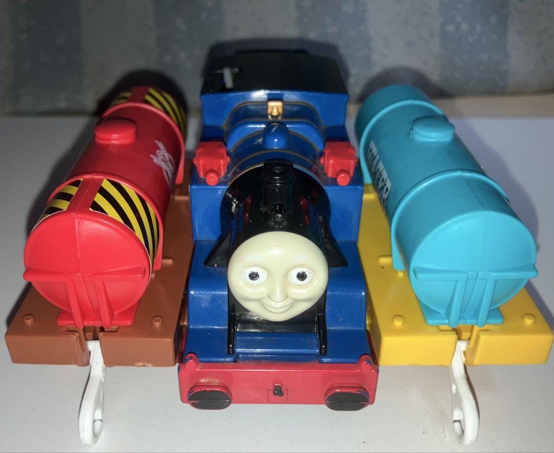 プラレール トーマス関連 ベルと貨車の3両 中古品 プラレール トーマス関連 ベルと貨車の3両 中古品