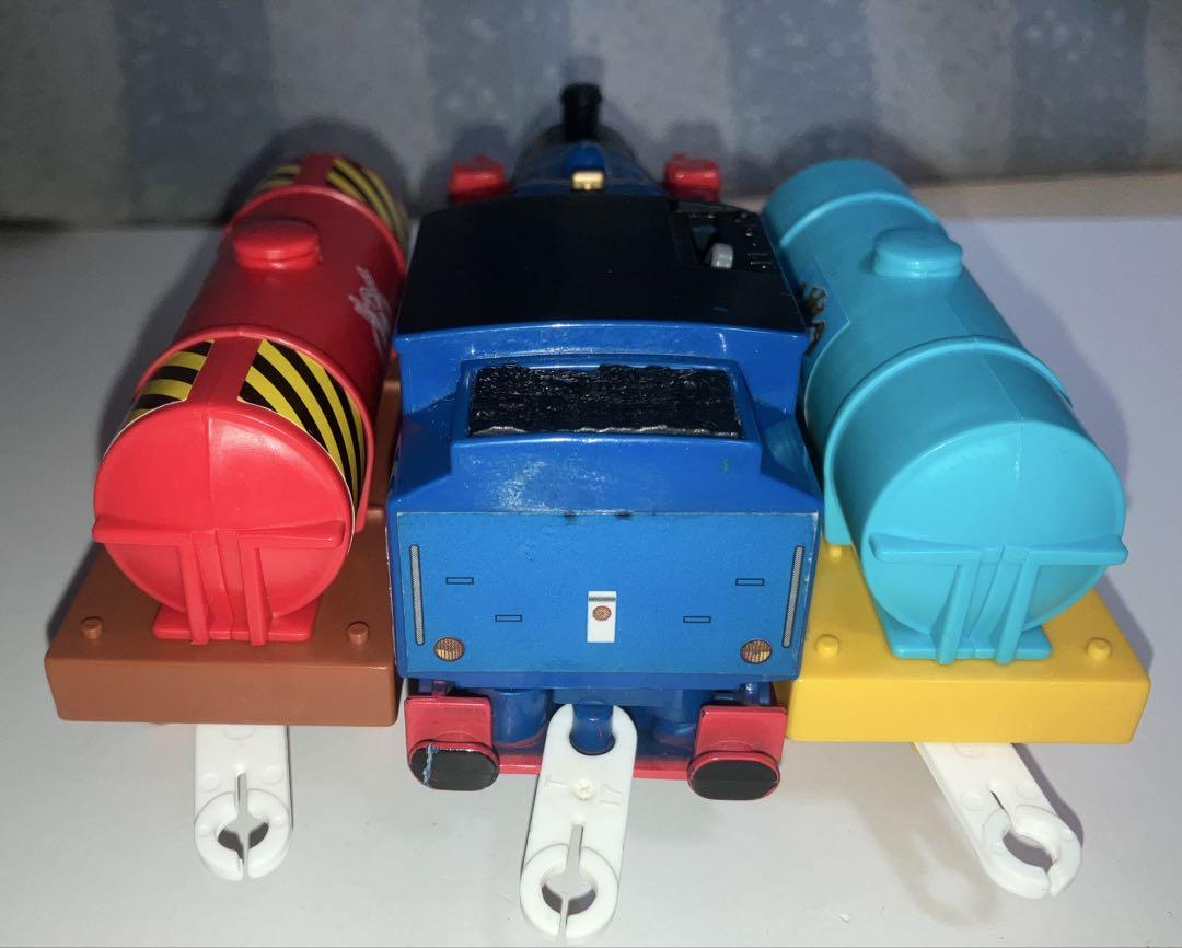 プラレール トーマス関連 ベルと貨車の3両 中古品 プラレール トーマス関連 ベルと貨車の3両 中古品