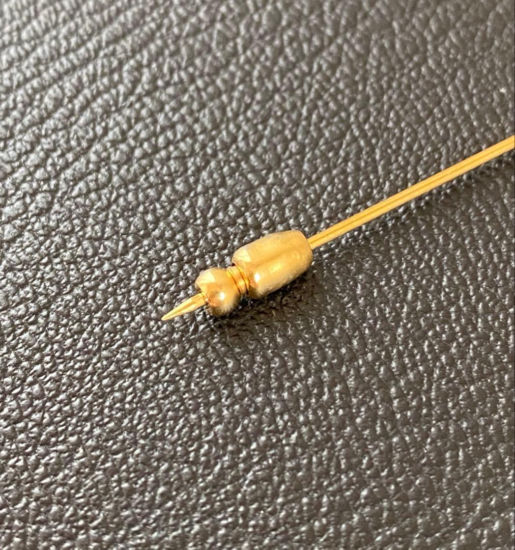 シャネルCHANELゴールドのCCロゴブローチ