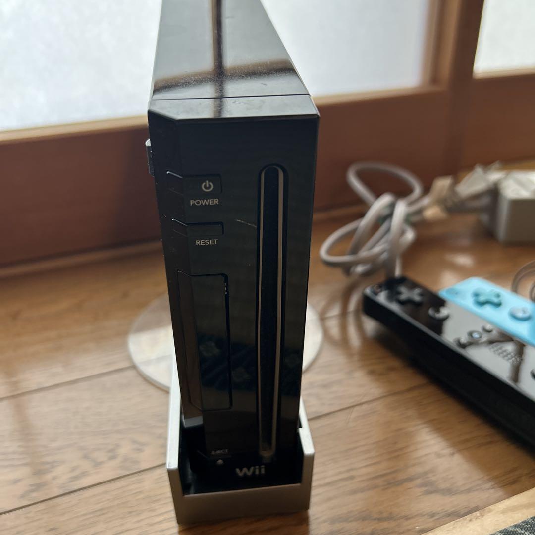 Wii 本体 ブラック リモコン2つ付き Amazon.co.jp: Wii本体 (クロ) Wiiリモコンプラス2個、Wii
