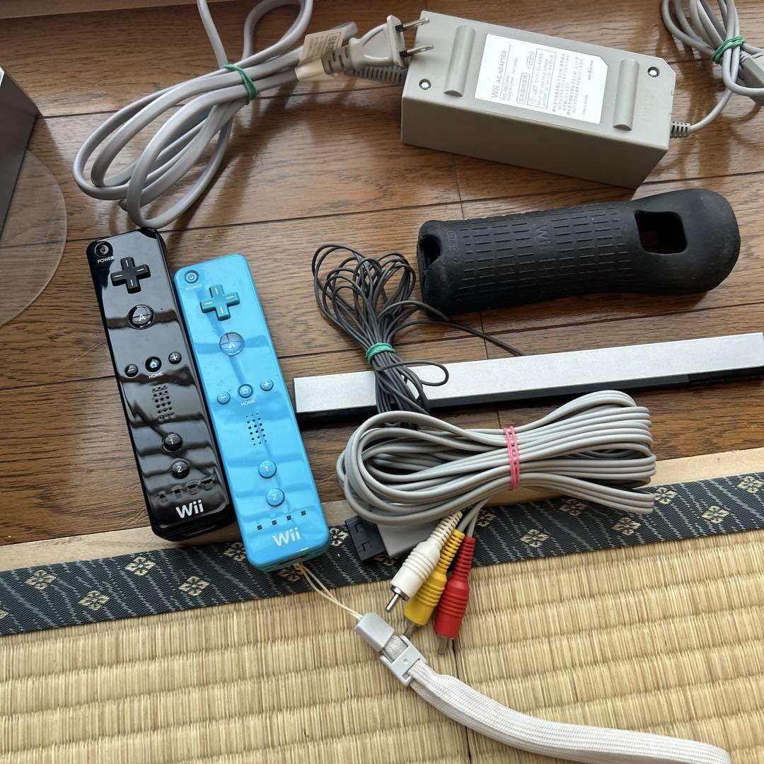 Wii 本体 ブラック リモコン2つ付き Amazon.co.jp: Wii本体 (クロ) Wiiリモコンプラス2個、Wii