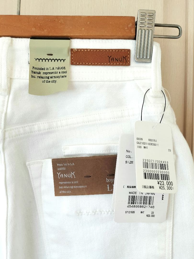 新品✨ YANUK ボーイズストレート LEA WHT サイズ23 新品✨ YANUK ボーイズストレート LEA WHT サイズ23