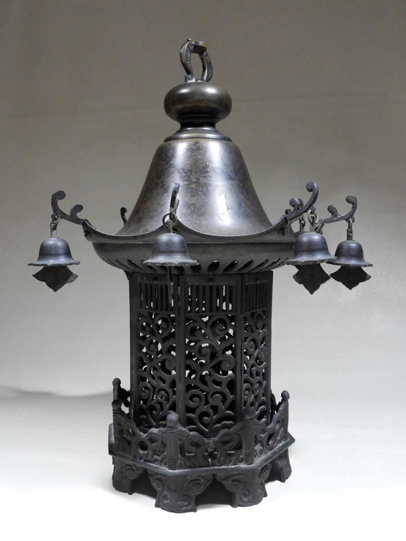 ●時代物 古銅 唐草 八角胴 八角笠 吊灯籠 銅灯篭 燈籠 燈篭 高さ39cm
