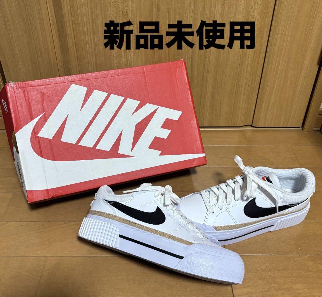 【未使用訳あり】ナイキ レディーススニーカー ホワイト 白 24cm おしゃれ NIKE ナイキ ホワイト スニーカー レディース 新品未使用 24.5cm