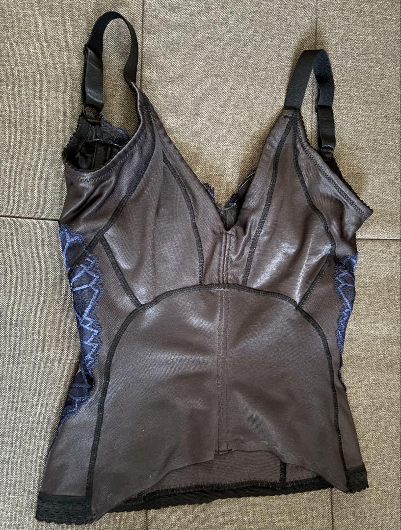 カーヴィシャス カレス 1/2カップロングブラジャー | 補整下着