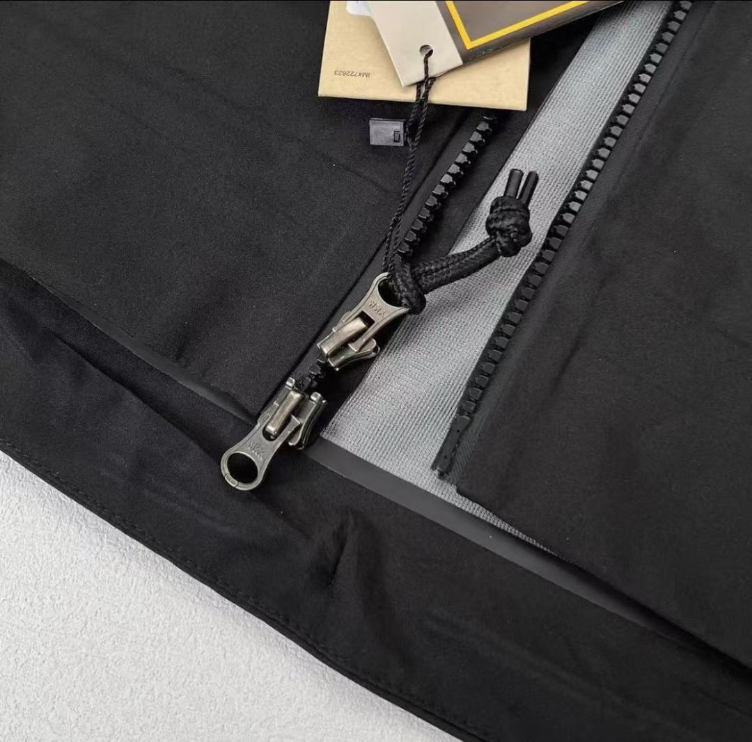 ✨限定✨Nike GORE-TEX マウンテンパーカー 黒 M ✨限定✨Nike GORE-TEX マウンテンパーカー 黒 M