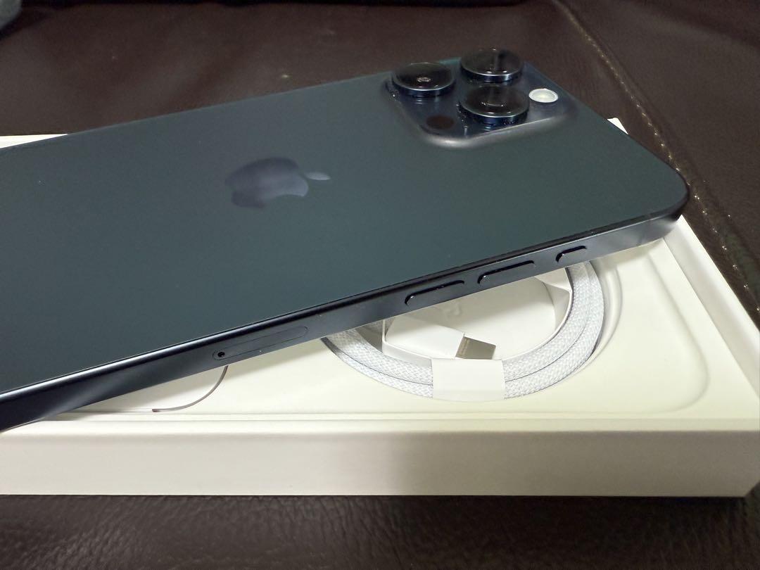 iPhone15 Pro Max 256GBブルーチタニウム状態良好電池100%
