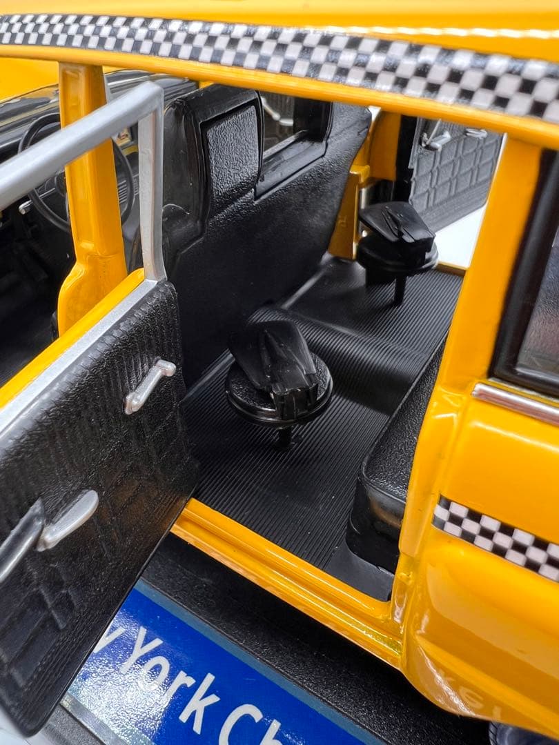 No135ミニカー1/18箱あ1981 New York Checker Cab