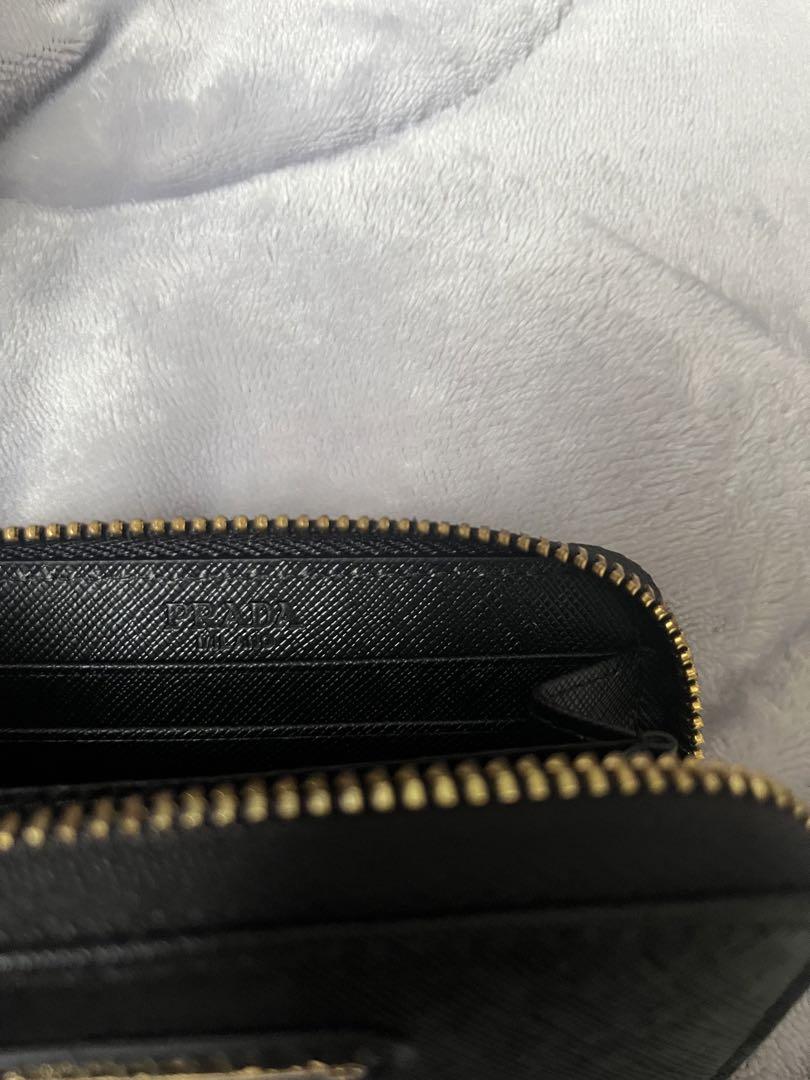 プラダ 財布