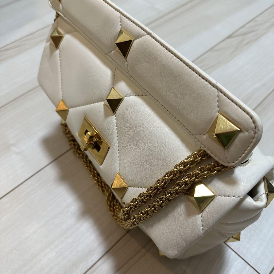 VALENTINO ローマンスタッズ ラージ チェーンショルダーバッグ VALENTINO ローマンスタッズラージ チェーンショルダーバッグ