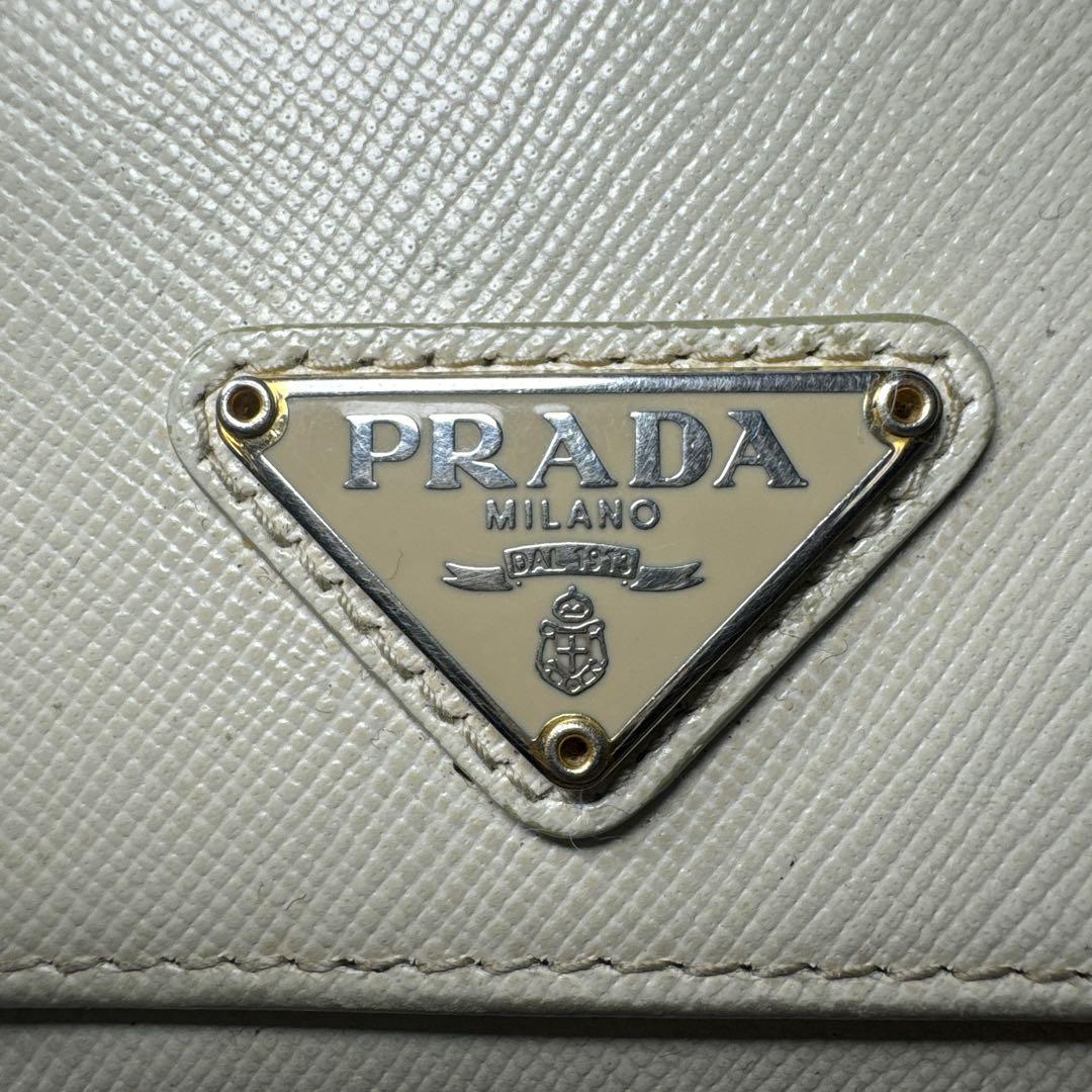 PRADA サフィアーノレザー 二つ折り財布 ホワイト - 小物
