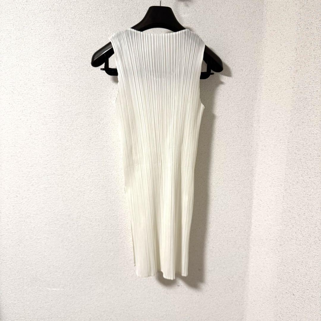 PLEATS PLEASE ISSEY MIYAKE ノースリーブ タンクトップ - メルカリ